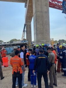ตกทับขบวนรถไฟสาย กรุงเทพฯ – อุบลราชธานี ณ อ.สีคิ้วลงพื้นที่สังเกตุการณ์สถานการณ์ จากอุบัติเหตุเครนยกสะพานรถไฟความเร็วสูง ตกลงมาทับขบวนรถไฟขบวนด่วนพิเศษ ขบวน 21ตกทับขบวนรถไฟสาย กรุงเทพฯ – อุบลราชธานี ณ อ.สีคิ้ว